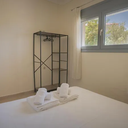 Cleo Sea Side Maisonette, * Toroni
