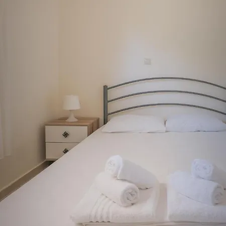Cleo Sea Side Maisonette, Apartment